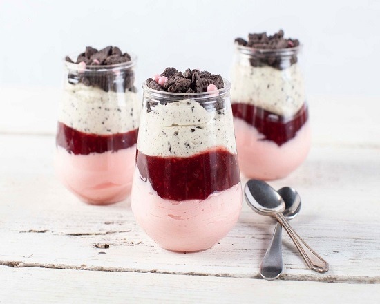 Strawberries And Cream Jarcake - Desserts Delivered